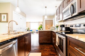 Talheres/pratos/utensílios de cozinha, especiarias