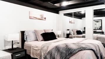 3 bedrooms, iron/ironing board, WiFi, bed sheets