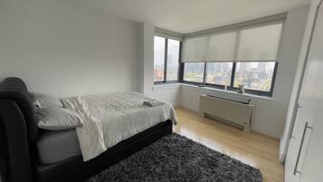 2 bedrooms, desk, bed sheets