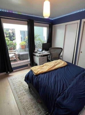 1 habitación, tabla de planchar con plancha, wifi y ropa de cama 