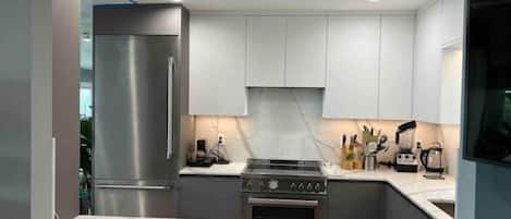 Oven, stovetop, dishwasher