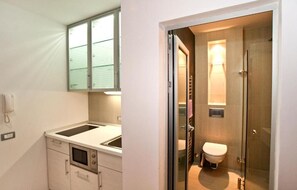 Dusche, Haartrockner, Handtücher, Seife