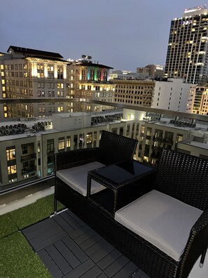 Terrace/patio - Downtown Los Angeles Luxury Vibe Getaway (Vernon)