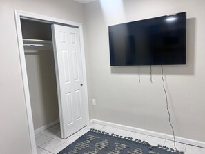 Interior - Cozy 2 bedroom 6 mins EWR/ Rutgers hospital and downtown Newark.  (Newark)