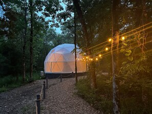 Exterior - HoneyDome - Romantic Honeymoon Dome in Hochatown (Broken Bow)