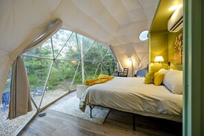 1 bedroom, free WiFi, bed sheets - HoneyDome - Romantic Honeymoon Dome in Hochatown (Broken Bow)