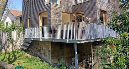 Maison D'architecte en Bois au Bord de l eau