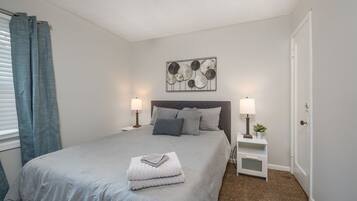 4 Schlafzimmer, Bügeleisen/Bügelbrett, kostenloses WLAN, Bettwäsche