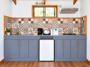 Kitchen or kitchenette - Comfortable and equipped cabin (Isla de Pascua)