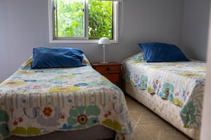 3 bedrooms, bed sheets - Independent and equipped family cabin (Isla de Pascua)