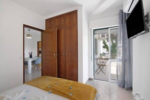 1 soverom, strykejern/-brett, internettilgang og sengetøy