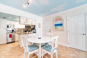 Dining - Charming 2br with BEACH ACCESS and full amenities (Key Biscayne)