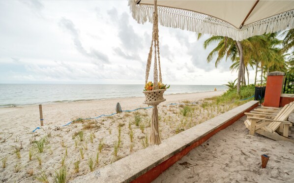 Sun loungers, beach towels - Charming 2br with BEACH ACCESS and full amenities (Key Biscayne)