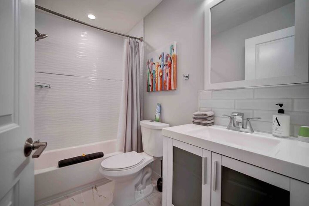 Superior Double Room | Bathroom | Hair dryer, towels, soap, shampoo