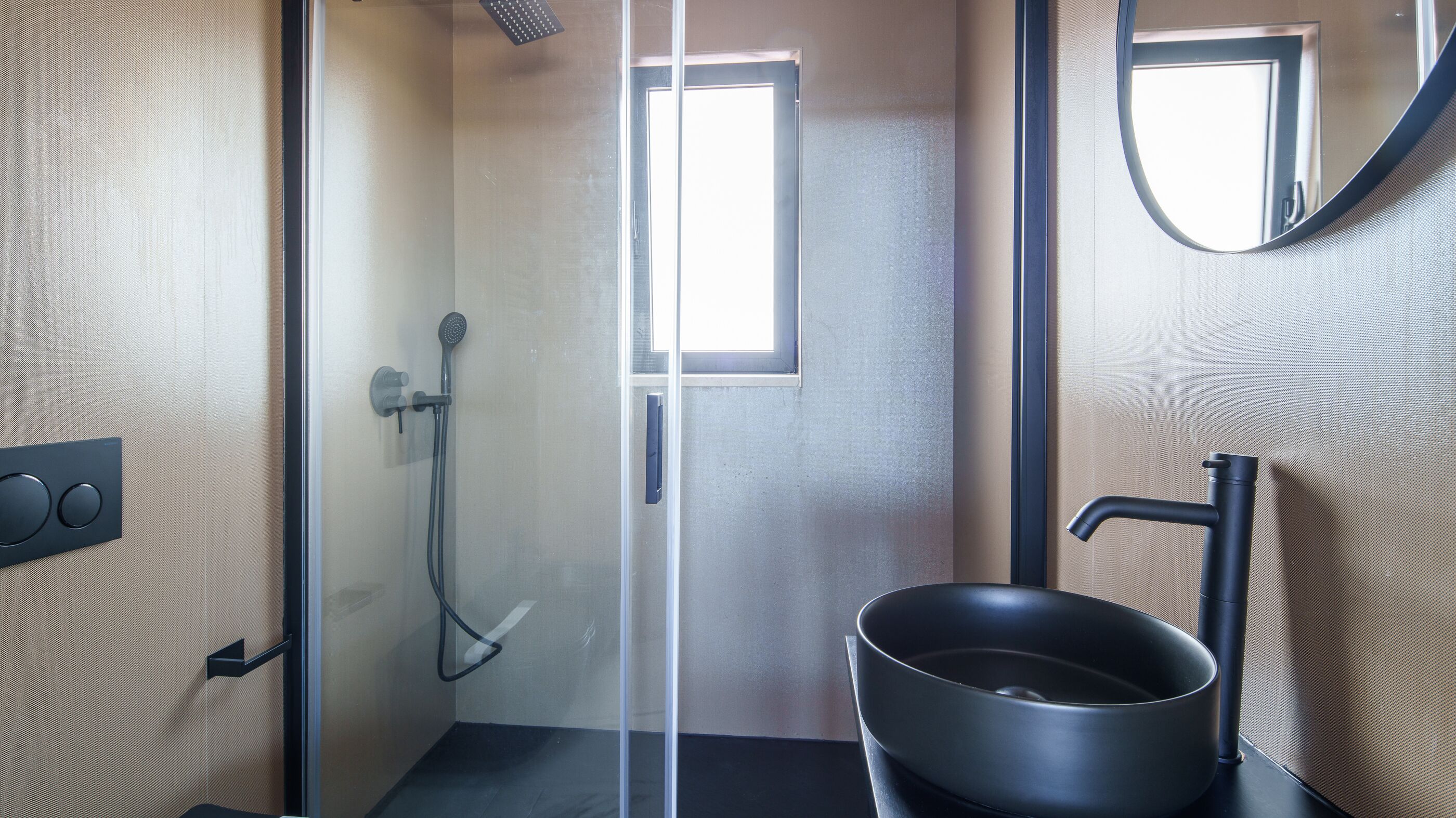 Dusche, Haartrockner, Bidet, Handtücher