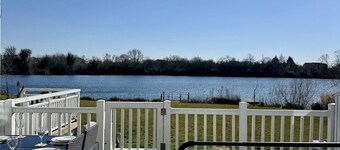 Medway Lodge | Hot Tub, Cotswold Water Park