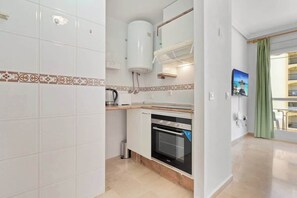 Fridge, microwave, oven, stovetop - City apartment with pool by Costarentals - Ref 216 (Fuengirola)