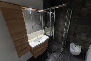 Comfort Apartment | Bathroom