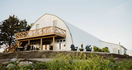 Molitor Milk Barn-Feathered Acres Learning Farm & Inn