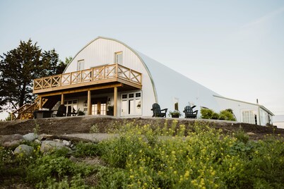 Molitor Milk Barn-Feathered Acres Learning Farm & Inn
