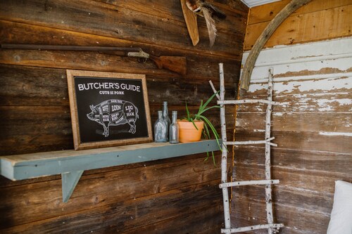 Molitor Milk House-Feathered Acres Learning Farm & Inn