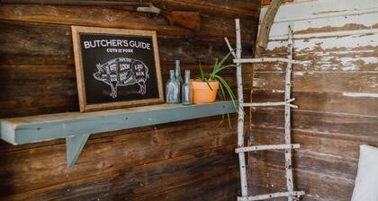 Molitor Milk House-Feathered Acres Learning Farm & Inn