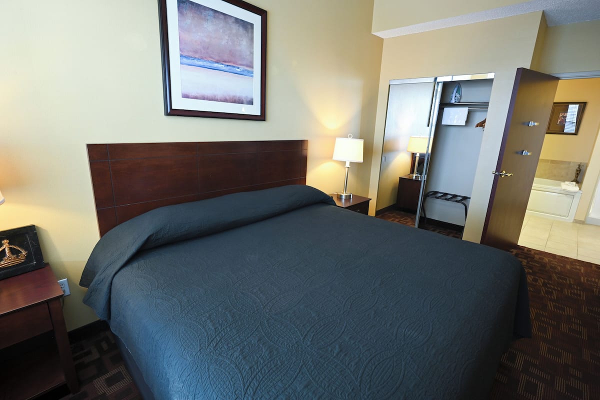 Signature-sviitti, poreamme | Pimennysverhot, silitysrauta/-lauta, ilmainen Wi-Fi, vuodevaatteet