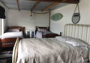 4 bedrooms, iron/ironing board, free WiFi, bed sheets