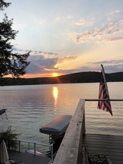 Lakefront oasis with amazing sunsets