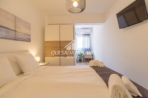 3 soveværelser, skrivebord, strygejern/strygebræt, weekendseng