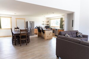 Deluxe Cabin | Premium bedding, pillowtop beds, individually decorated