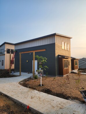 Family Cabin, 2 Bedrooms | Premium bedding, pillowtop beds, individually decorated - Bluffside Gardens (Decorah)