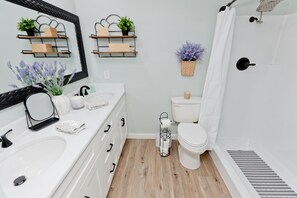 Shower, hair dryer, towels, soap - Beautiful home in Grand Junction, everything you need and more!  (Grand Junction)