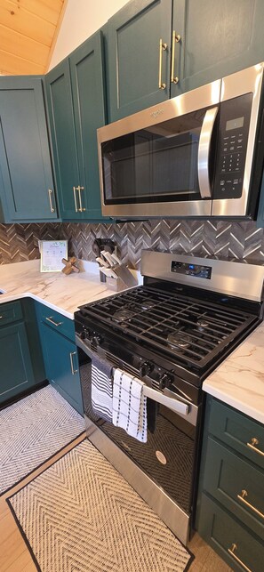 電子レンジ、オーブン、コンロ、食器洗い機