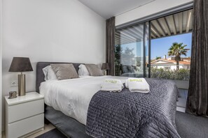2 bedrooms, in-room safe, iron/ironing board, free WiFi