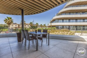 屋外ダイニングエリア