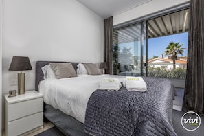 2 bedrooms, in-room safe, iron/ironing board, free WiFi - Choco | Pool - Frontline Beach - plunge pool (Torremolinos)