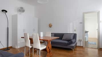 Panoramic Apartment | Ruang tamu | TV skrin rata, Netflix, perkhidmatan penstriman