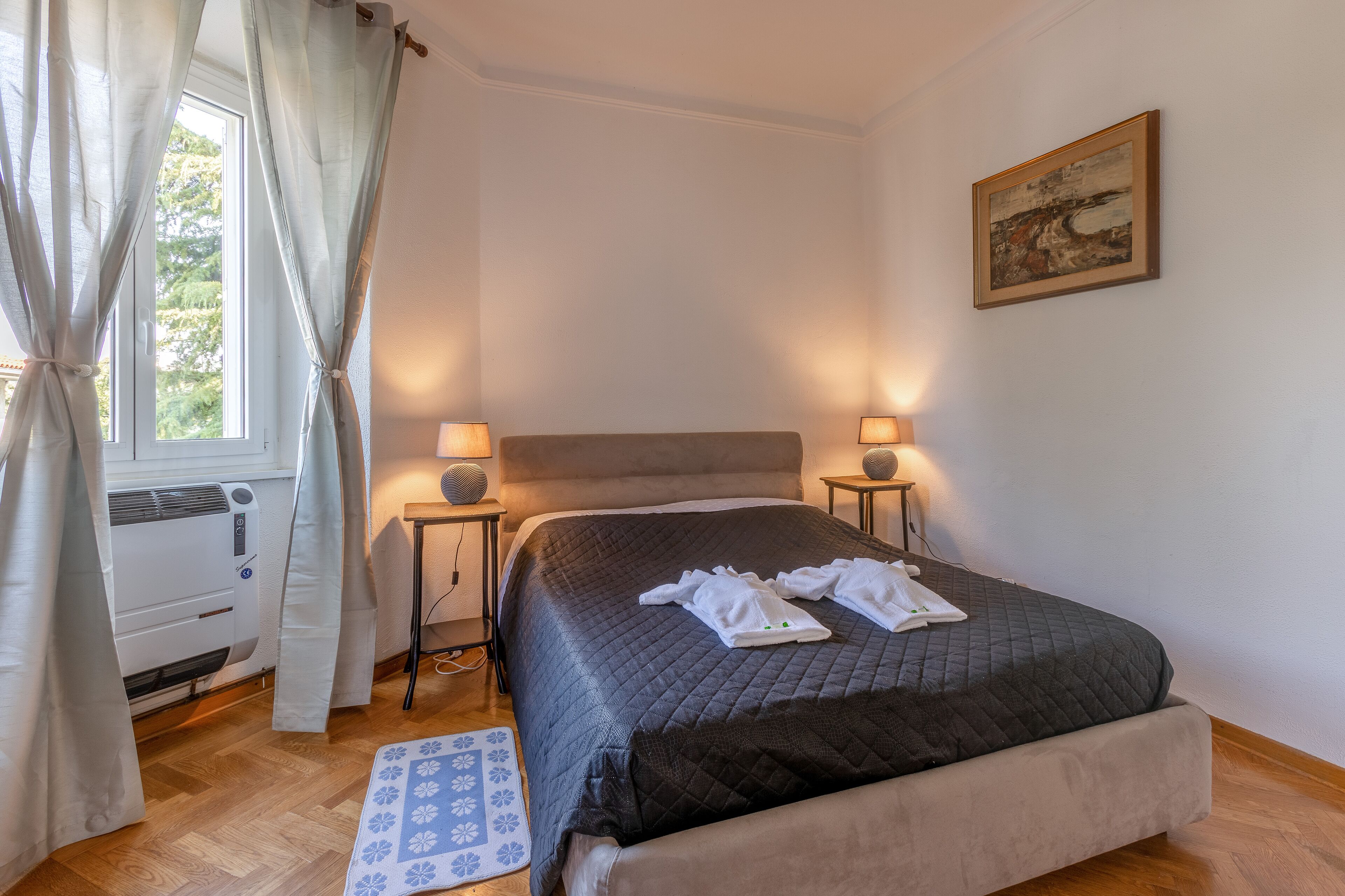 1 bedroom, desk, laptop workspace, free WiFi