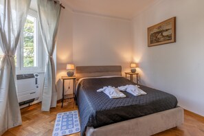 Apartamento panorámico | 1 dormitorio, escritorio, espacio para trabajar con un portátil