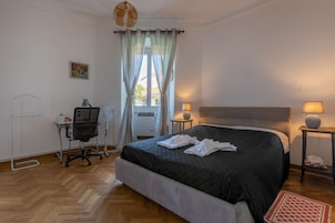 Appartamento panoramico | 1 camera, una scrivania, postazione laptop, Wi-Fi gratuito