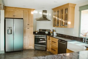 Fridge, oven, stovetop