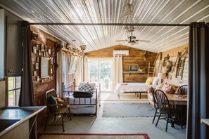 3 bedrooms, WiFi, bed sheets - Farm Stay-Whole barn rental- Feathered Acres Learning Farm + Inn (Belgrade)