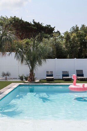 Outdoor pool, a heated pool