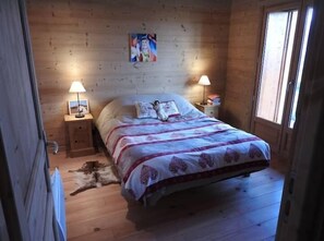 4 chambres, fer et planche à repasser, accès Internet