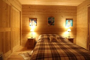 4 室のベッドルーム、アイロン / アイロン台、インターネット