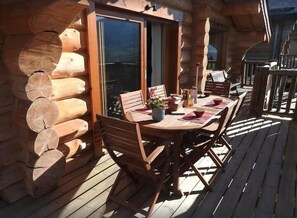 屋外ダイニングエリア