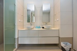 Bathroom - Acqua turquoise ocean views (Simpson Bay)