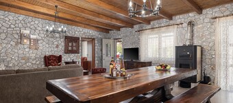 Alkistis Rustic Chalet with shared Pool, Garden, BBQ, close to Sandy Beach