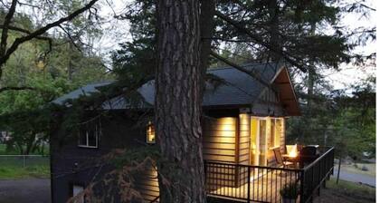 White Salmon Retreat (Brand New,Pets👍, EV Charger)
